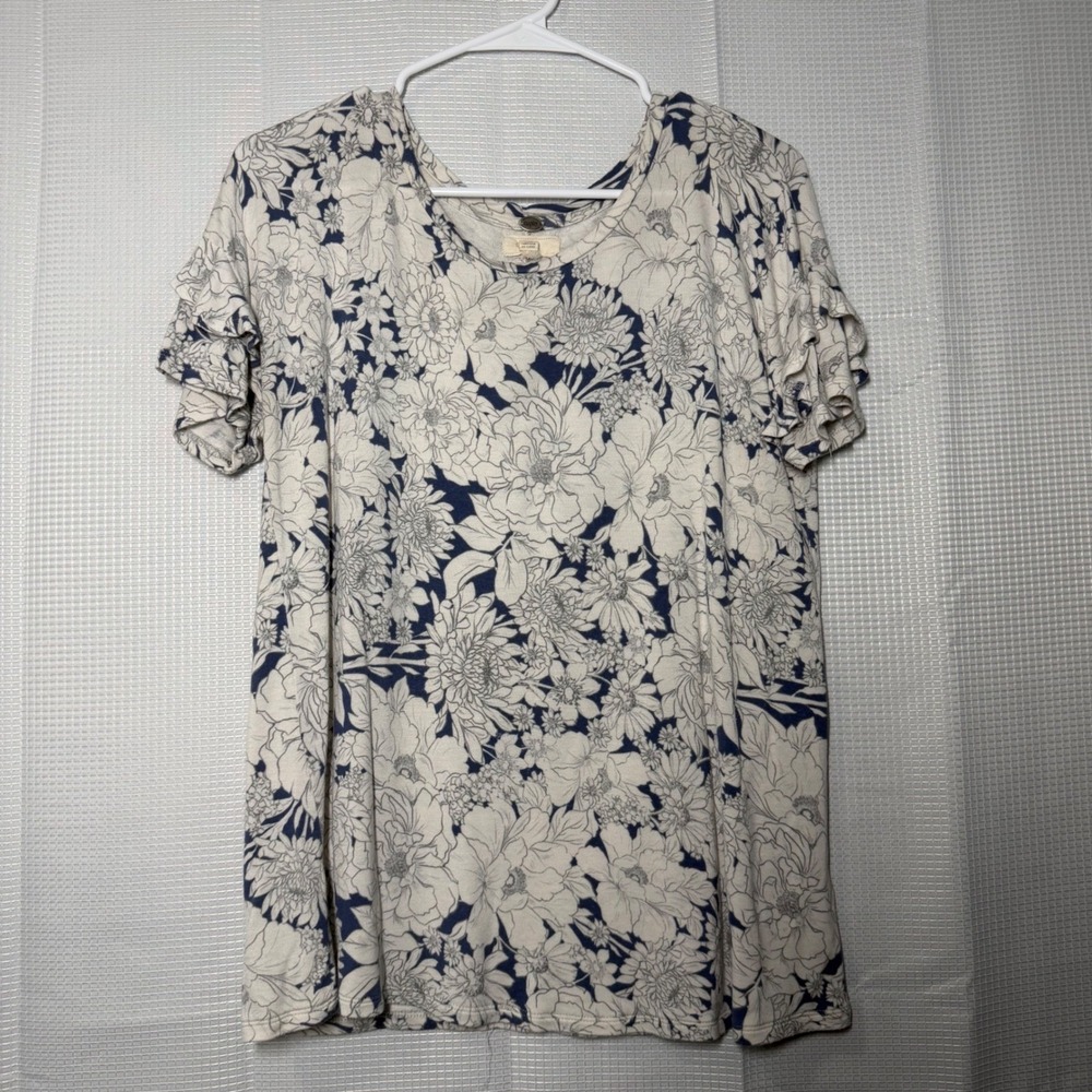 Cupio Floral Ruffle Sleeve Top Large White Navy Blue Stretchy Knit Blouse